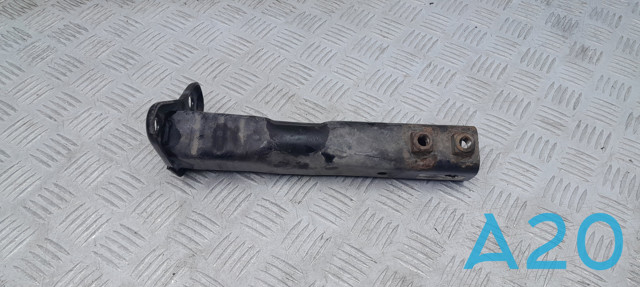 Кронштейн підсилювача переднього бампера 31106772232 BMW