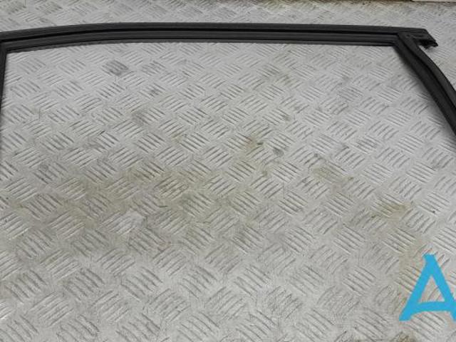 Направляюча скла рамки двері, заднього права 31108775 VOLVO