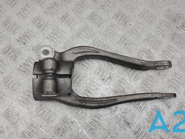 Вилка нижня амортизатора переднього, права 31126861200 BMW