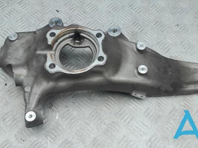 Цапфа поворотна права 31206884382 BMW