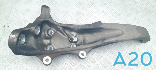 Цапфа поворотна права 31216775768 BMW