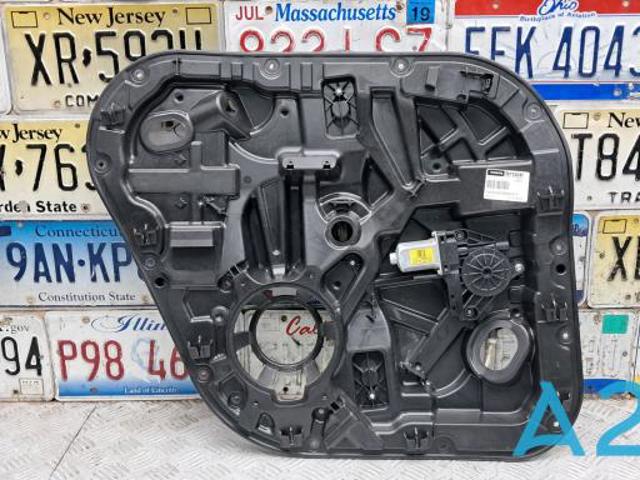 Склопідйомник задніх лівих дверей 31349760 VOLVO