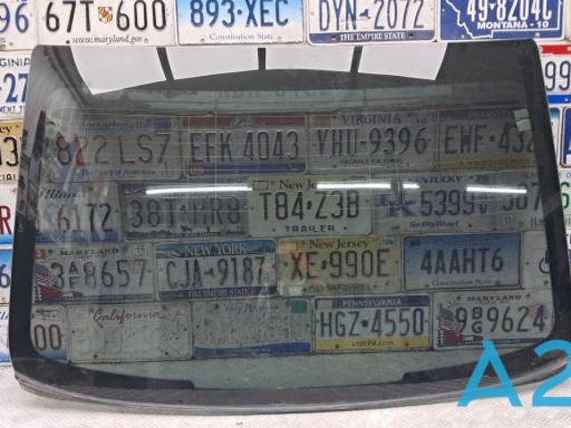 Скло автомобільне заднє 31371968 VOLVO