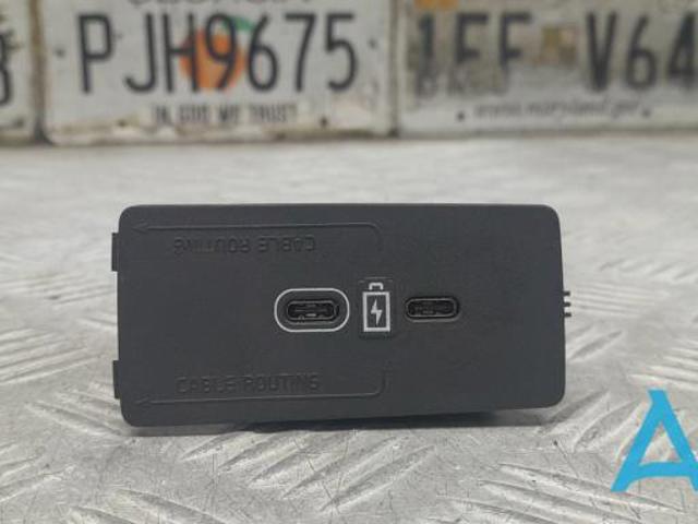 USB-розгалужувач 31407038 VOLVO