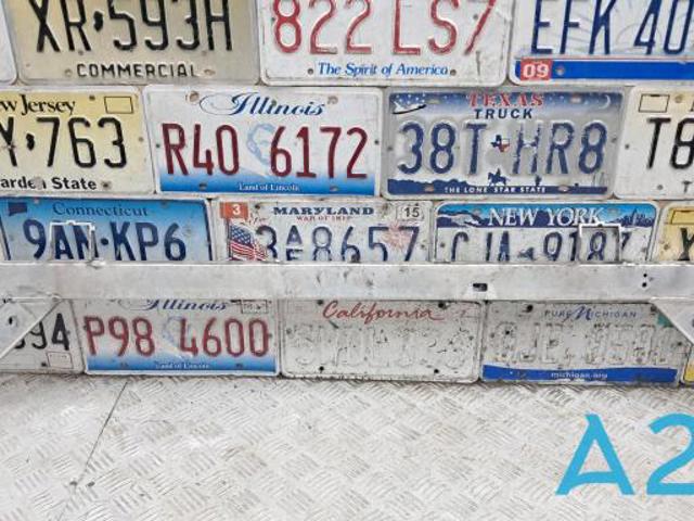 Рамка радіатора верхня 31425937 VOLVO