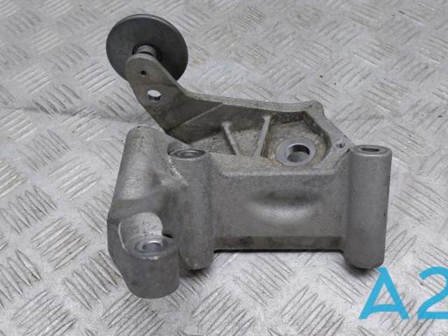 Кронштейн подушки (опори) двигуна, правої 31430470 VOLVO