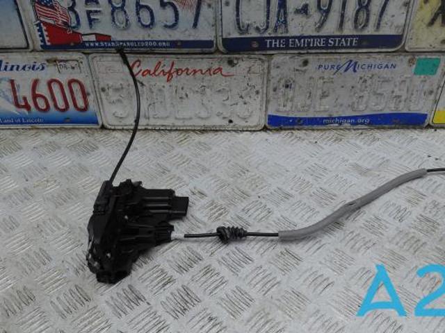 Замок передніх пасажирських дверей 31440998 VOLVO