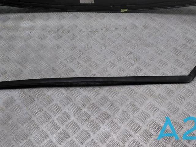 Молдинг лобового скла, правий 31448940 VOLVO