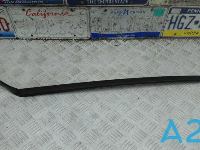 Молдинг лобового скла, лівий 31469400 VOLVO