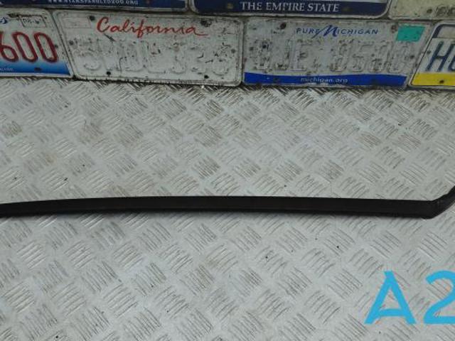 Молдинг лобового скла, правий 31469401 VOLVO