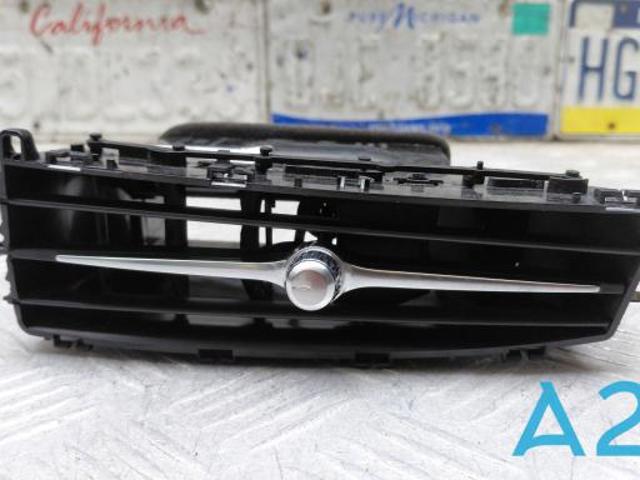Решітка повітроводу ліва 31477274 VOLVO