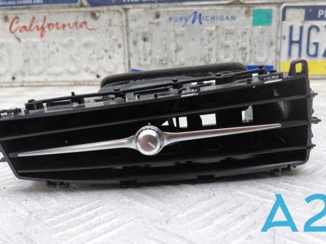 Решітка повітропровода права 31477275 VOLVO