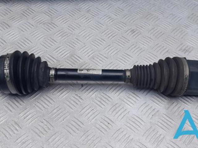 Піввісь передня ліва 31608683333 BMW
