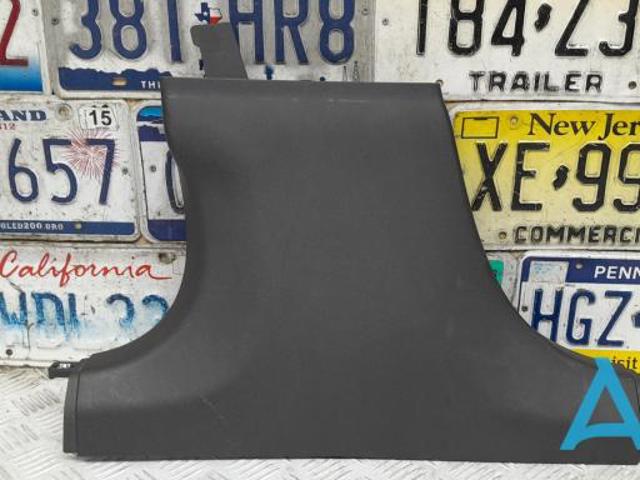 Обшивка стійки кузова внутрішня, середня нижня ліва 31651893 VOLVO
