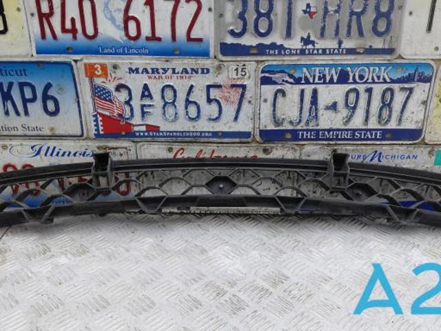 Кронштейн бампера заднього, центральний 31651914 VOLVO