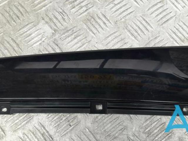 Накладка задніх дверей, правих, вертикальних 31672583 VOLVO