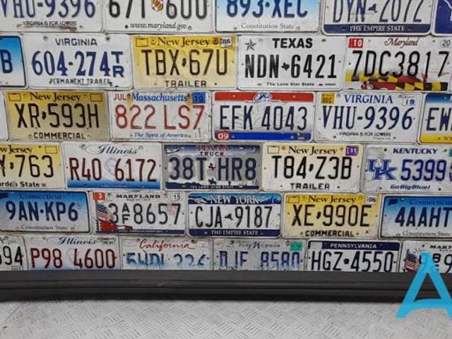 Накладка зовнішня (молдинг) порога, правий 31672590 VOLVO