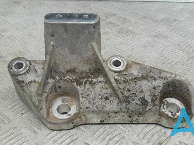 Кронштейн подушки (опори) двигуна, правої 31686306 VOLVO
