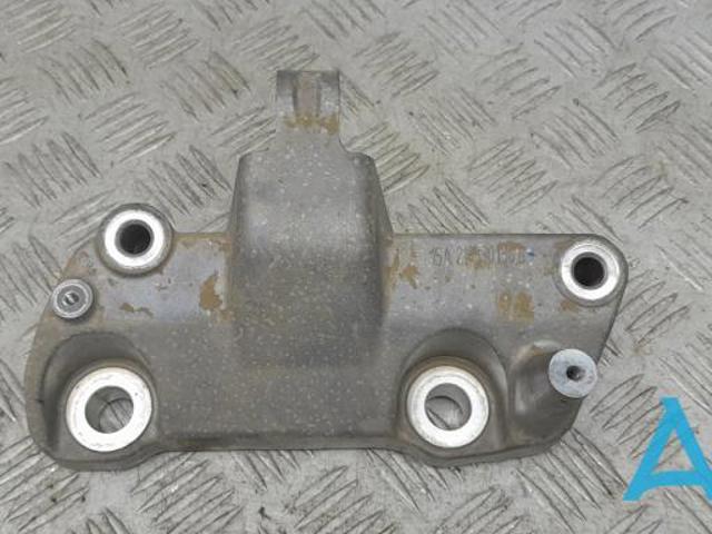Кронштейн подушки (опори) двигуна, лівої 31686307 VOLVO