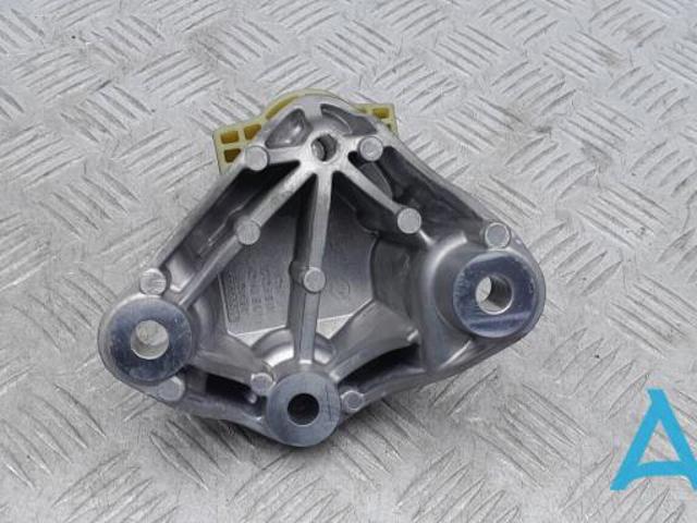 Подушка (опора) двигуна, права нижня 31686308 VOLVO