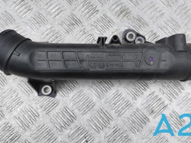 Шланг/патрубок інтеркуллера 31686412 VOLVO