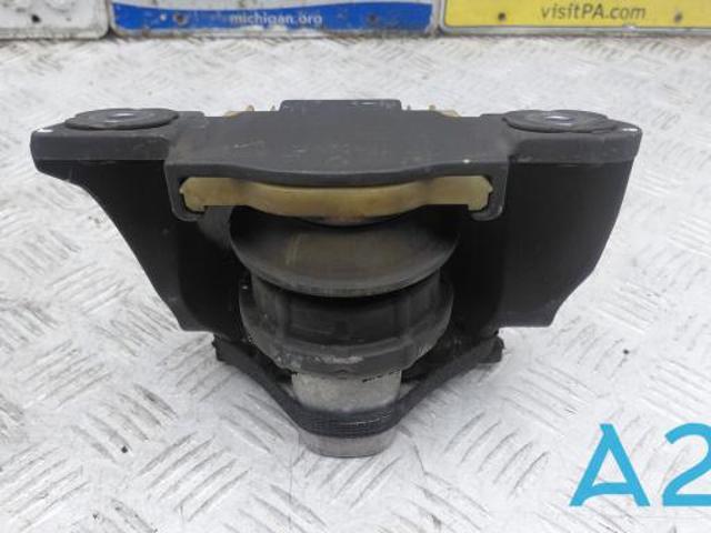 Права опора двигуна 31686885 VOLVO