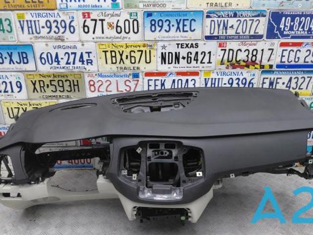 Панель передня "торпедо" 31688115 VOLVO
