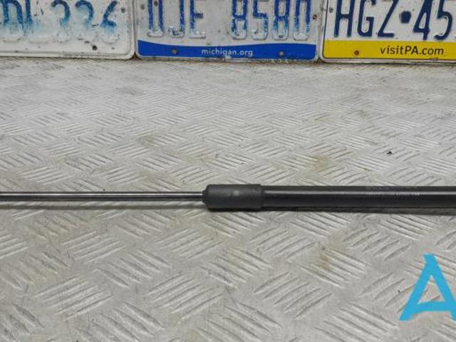 Амортизатор під капот 31688415 VOLVO