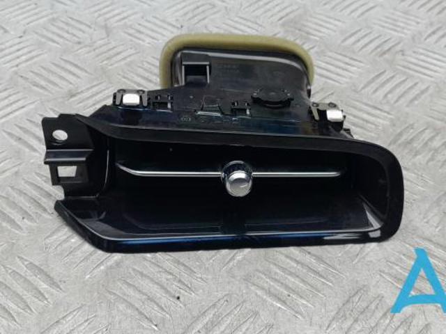 Решітка повітропровода права 31688646 VOLVO