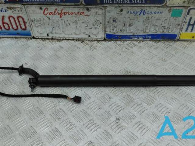 Амортизатор двері п'ятої 31690603 VOLVO