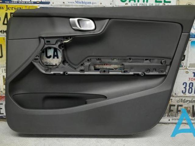 Облицювання передніх правих дверей 31696462 VOLVO