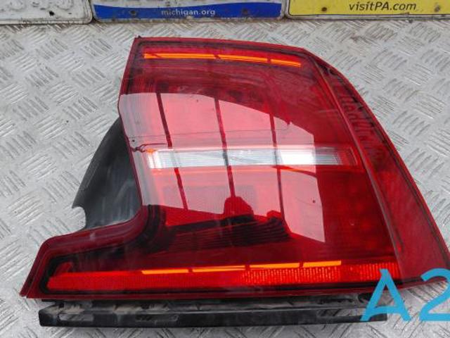 Задній правий зовнішній ліхтар 31698715 VOLVO