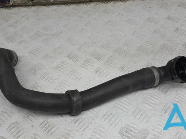 Патрубок системи охолодження 32208860 VOLVO