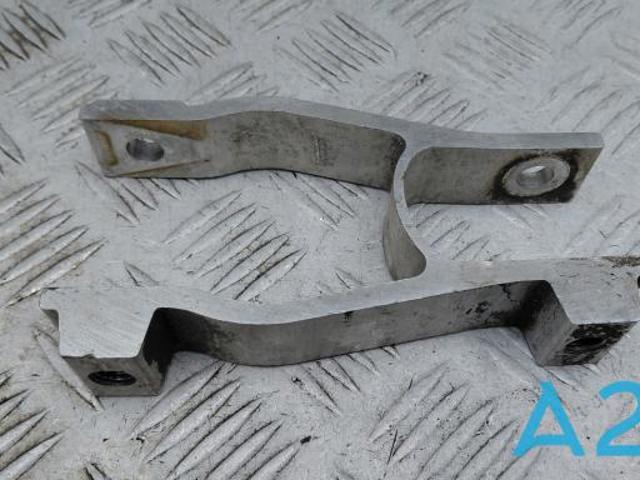 Кронштейн подушки (опори) двигуна, правої 32222107 VOLVO