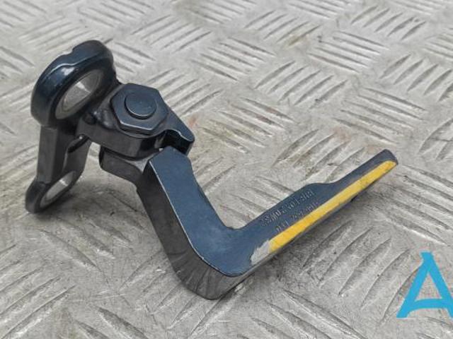 Навішування двері водія (петлі) 32228602 VOLVO