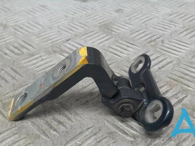Навішування двері водія (петлі) 32228604 VOLVO