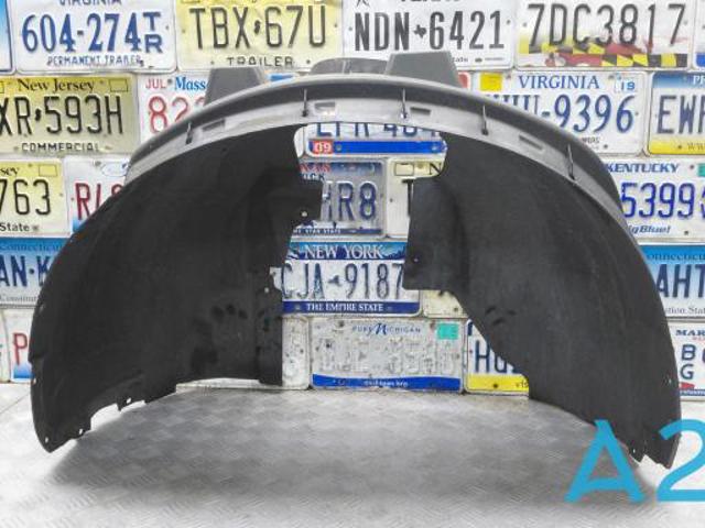 Підкрилок передній правий 32241407 VOLVO