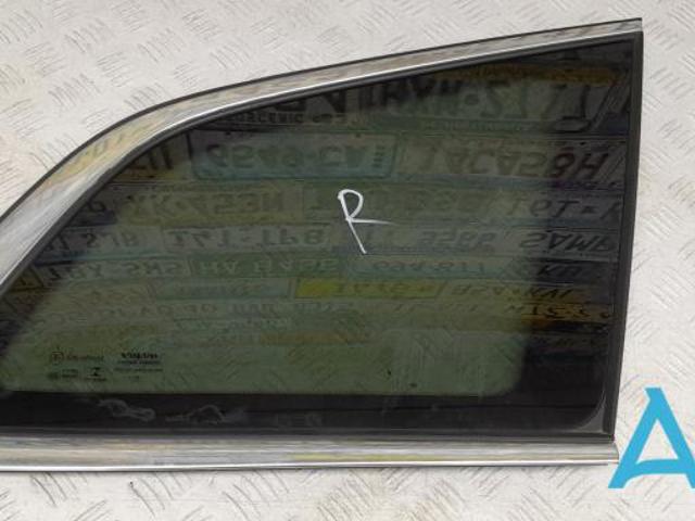 Скло багажного відсіку, праве 32244903 VOLVO