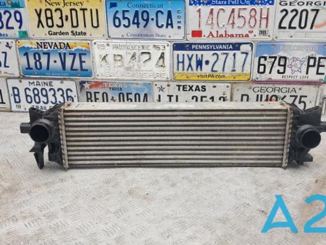 Радіатор інтеркулера 32249741 VOLVO