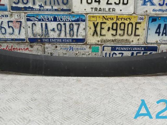 Сплитер переднього бампера 32273896 VOLVO