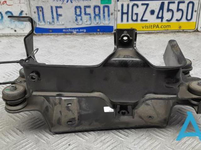 Кронштейн компресора кондиціонера 32275530 VOLVO