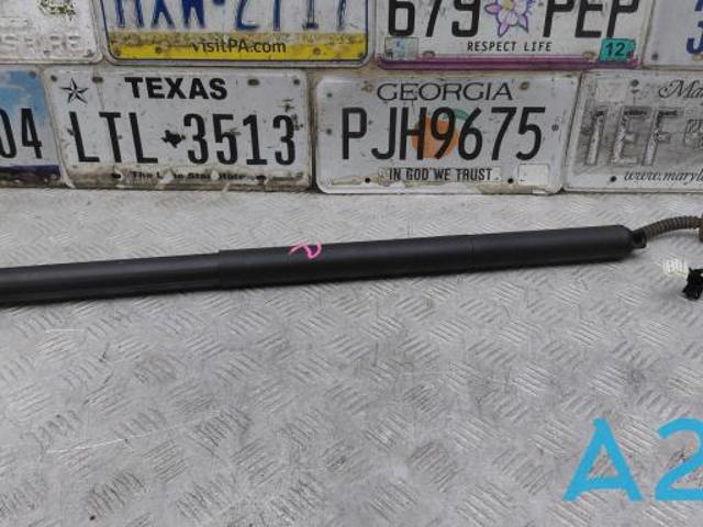 Амортизатор багажника правий 32296757 VOLVO