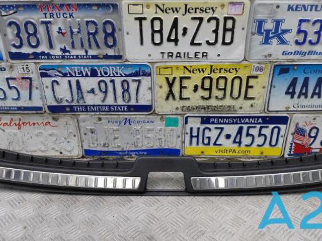 Накладка бампера заднього, верхня захисна 32353428 VOLVO