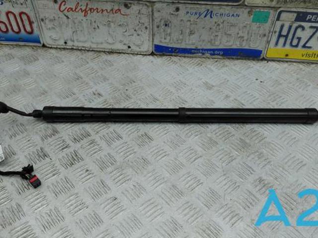 Амортизатор багажника лівий 32399278 VOLVO