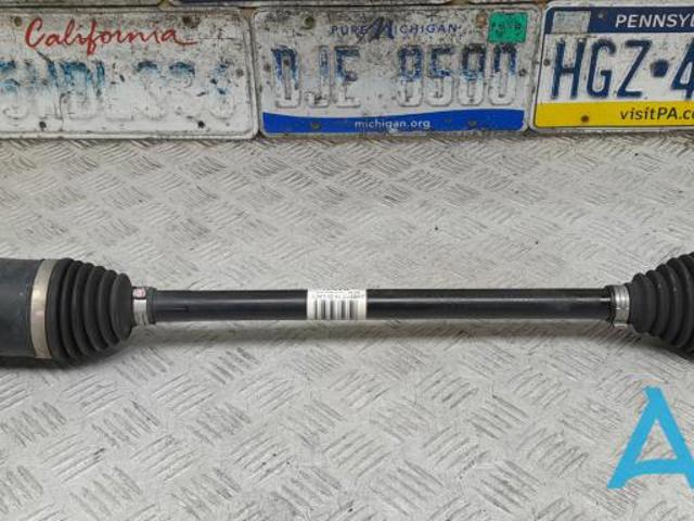 Привід задній 33207646867 BMW