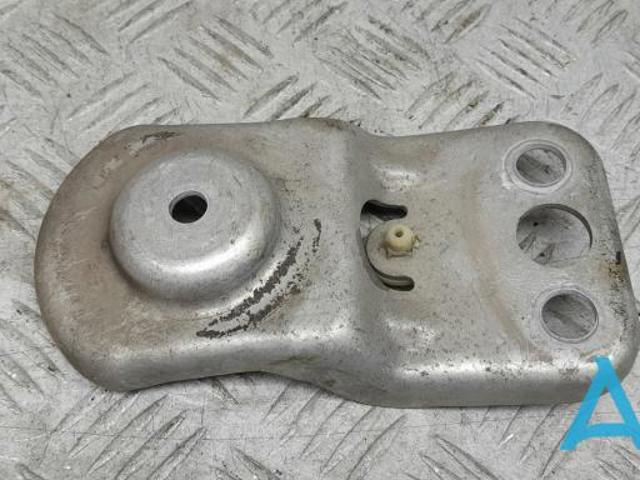 Кронштейн задньої балки 33306876805 BMW
