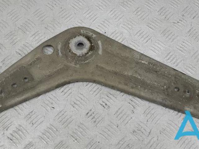Кронштейн задньої балки 33306885675 BMW