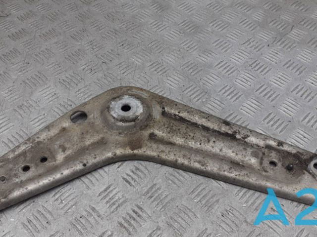 Кронштейн задньої балки 33306885676 BMW