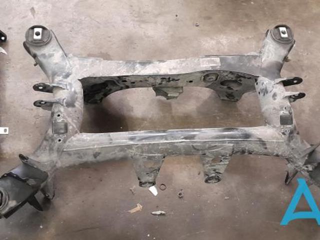 Балка задньої підвіски поперечна 33316853442 BMW