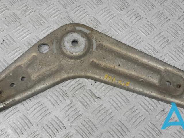 Кронштейн задньої балки 33326770977 BMW